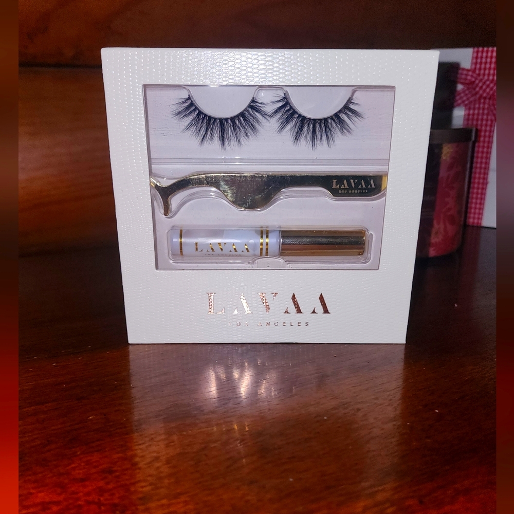 LAVAA Los Angeles Flirty Lash Set 3D Mink Lashes up to 30 wears per pair NWT